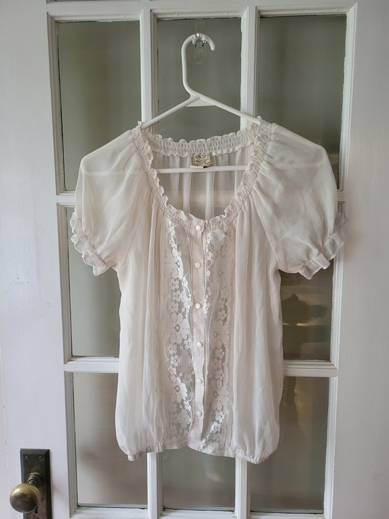 eyelash couture Tops - Eyelash Couture Women’s Sheer Delicate cream Top Lace Inserts Size Small Summery
